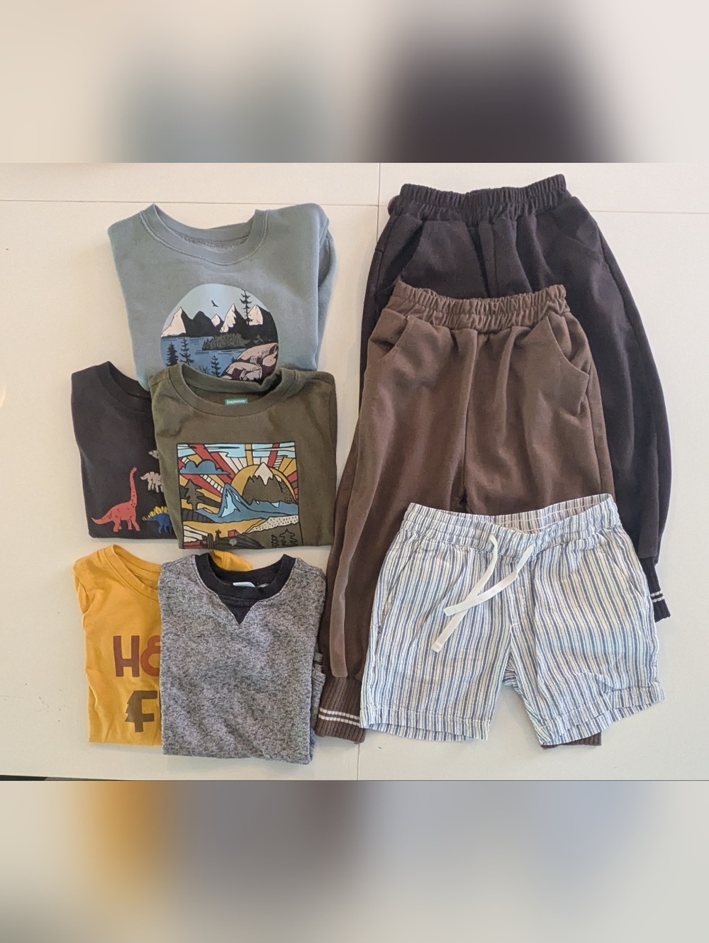 Bundle boy Tee Shirts +Sweater 4T